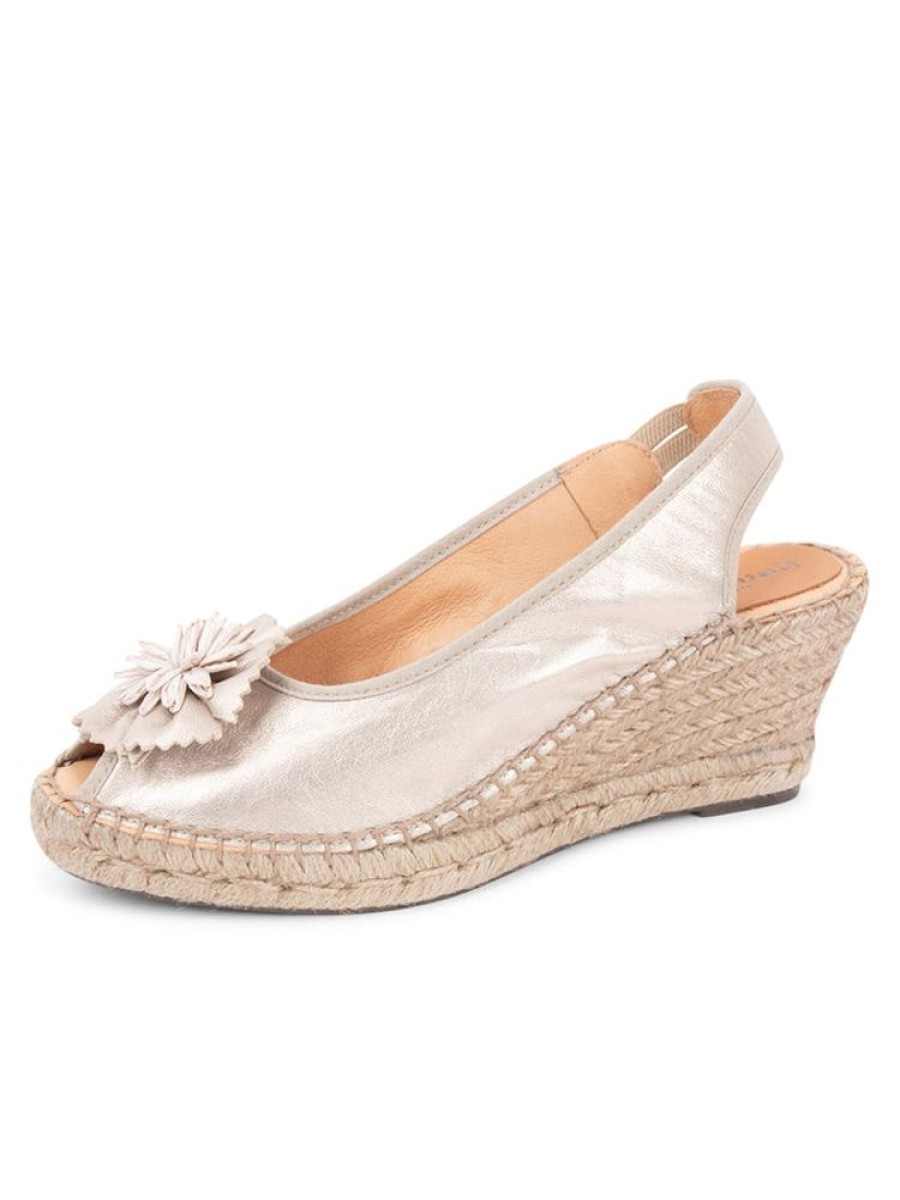 Espadrilles Patricia Green | Vero Flower Embellished Espadrille Champagne